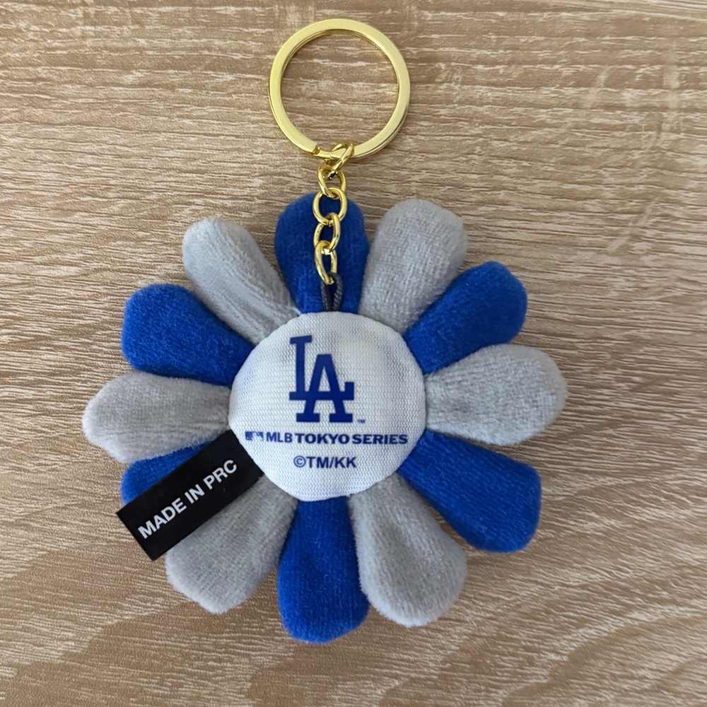 Takashi Murakami MLB Dodger Tokyo Series 2025 Keychain - Picture 2 of 3